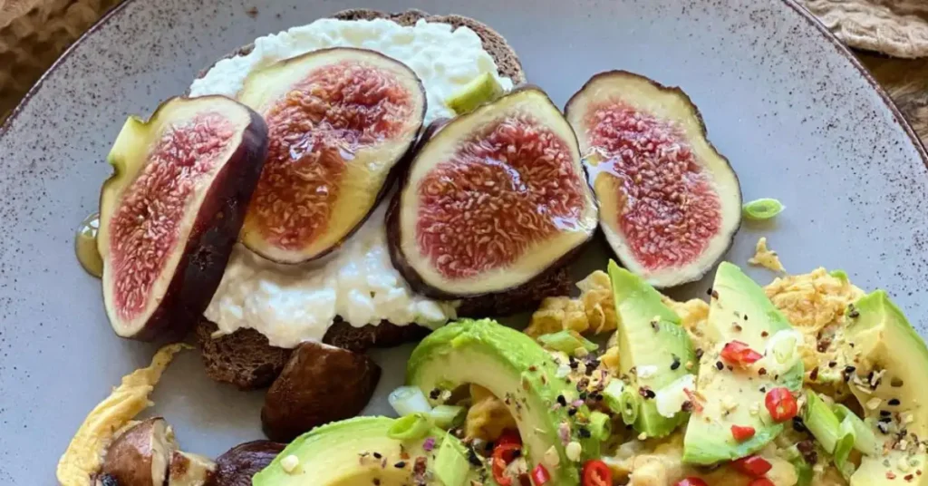 Rye bread cottage cheese fig honey