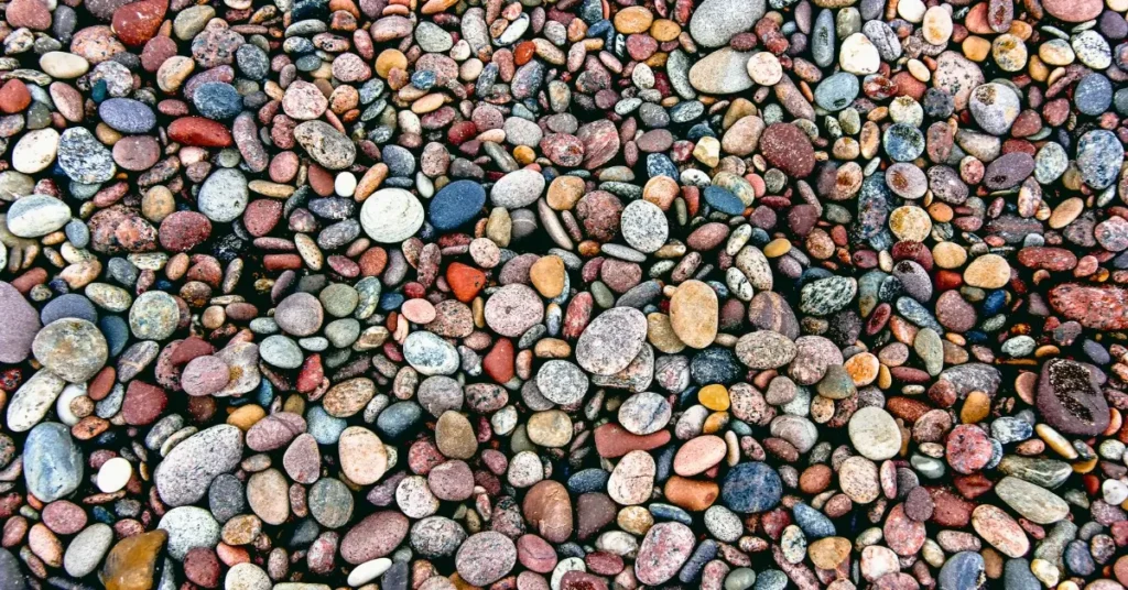 many rocks in different colors